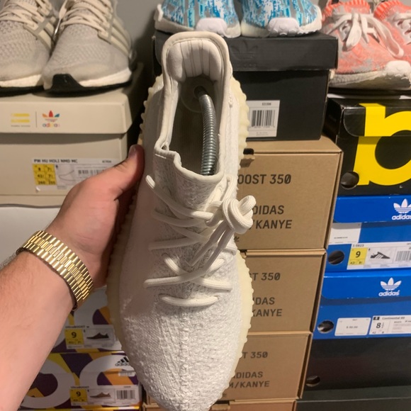 Yeezy 350 v2 - Picture 2 of 4